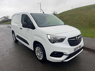 Używany Vauxhall Combo Sportive 100 KM (73 kW) 2022 Biały Minivan