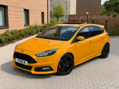 Usado Ford Focus ST 2017 Amarelo Citadino