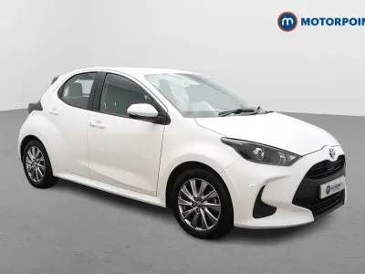 Used Toyota Yaris 91 HP (66 kW) 2023 White Hatchback