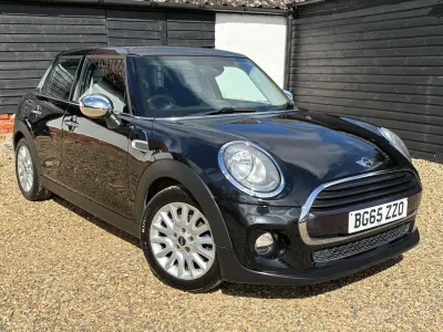 Usado Mini Cooper Hatch 136 CV (100 kW) 2015 Negro Utilitario
