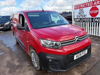 Used Citroën Berlingo 75 HP (55 kW) 2019 Red MPV