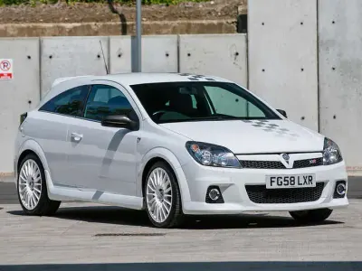 Used Vauxhall Astra Sport 240 HP (176 kW) 2008 White Hatchback