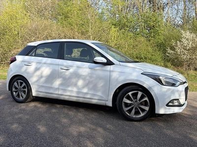 Used Hyundai i20 SE 100 HP (73 kW) 2015 White Hatchback
