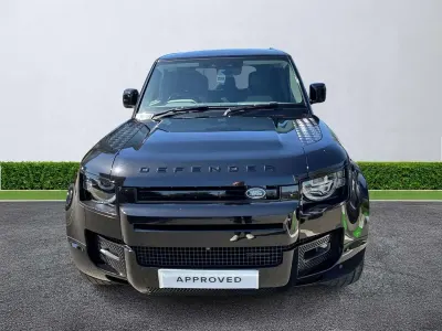 Käytetty Land Rover Defender HSE Dynamic 300 HP (220 kW) 2023 Musta Katumaasturi