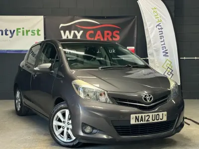 Used Toyota Yaris 99 HP (72 kW) 2012 Grey Hatchback