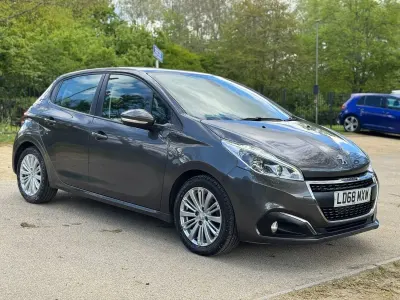 Used Peugeot 208 Signature Sky 2019 Grey Hatchback