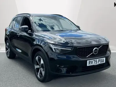 Begagnad Volvo XC40 Plus 197 HK (144 kW) 2025 Svart SUV