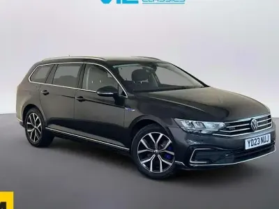 Begagnad VW Passat GTE 218 HK (160 kW) 2023 Grå Kombi