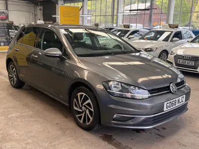 Usado VW Golf VII Match 115 HP (84 kW) 2019 Cinzento Citadino
