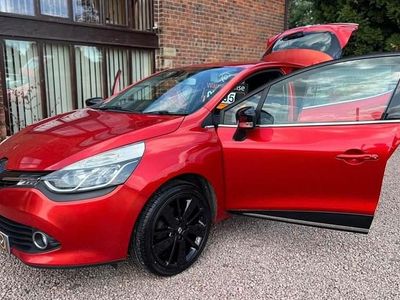 Red Used 2016 Renault Clio IV Dynamique Hatchback | £4,695 (Fair price)