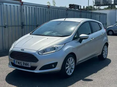 Used Ford Fiesta Titanium 100 HP (73 kW) 2015 Silver Hatchback