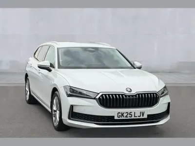 Used Skoda Superb SE Technology 200 HP (147 kW) 2025 White Estate