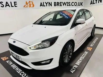 Used Ford Focus ST-Line 125 HP (91 kW) 2017 White Hatchback