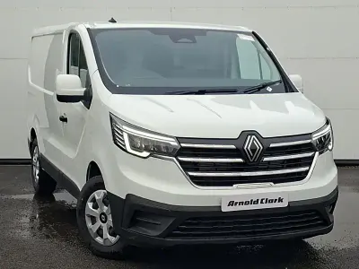 New Renault Trafic 2026 Solid  glacier white MPV
