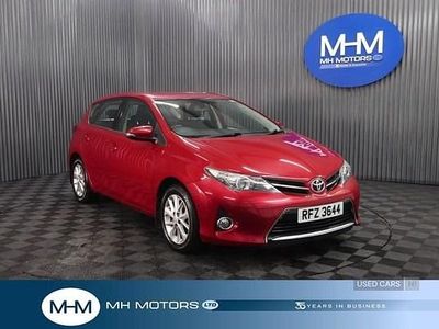 Red Used 2014 Toyota Auris Hatchback | £5,995 (Good price)