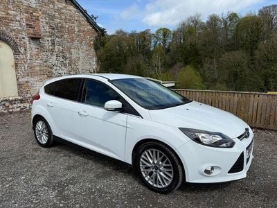 Used Ford Focus Zetec 125 HP (91 kW) 2014 White Hatchback
