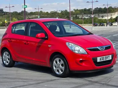 Used Hyundai i20 Comfort 2011 Red Hatchback