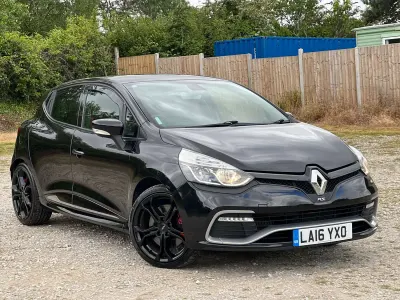 Begagnad Renault Clio IV 2016 Svart Halvkombi