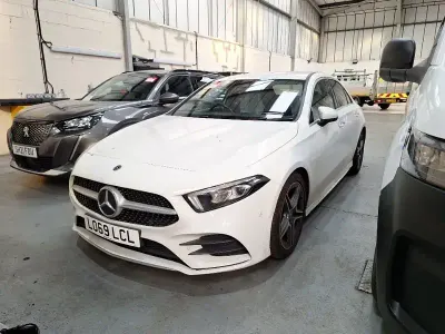 Begagnad Mercedes A250 AMG Line Premium 224 HK (164 kW) 2019 Vit Sedan