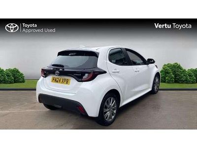 Used Toyota Yaris Hybrid 116 HP (85 kW) 2024 White Hatchback