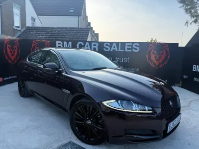 Używany Jaguar XF Portfolio 200 KM (147 kW) 2012 Czerwony Sedan/Limuzyna