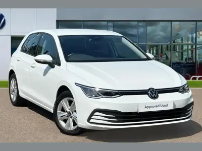 Used VW Golf VIII Life 110 HP (80 kW) 2022 Pure white Hatchback