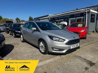 Begagnad Ford Focus Zetec 2015 Silver Halvkombi