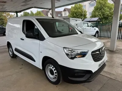 Used Vauxhall Combo 100 HP (73 kW) 2021 White MPV