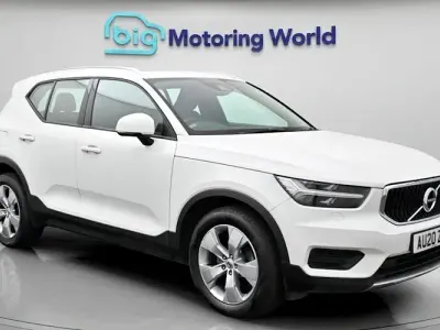 Begagnad Volvo XC40 Momentum 190 HK (139 kW) 2020 Vit SUV