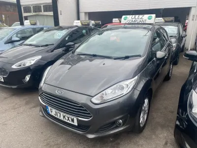 Begagnad Ford Fiesta Zetec 2018 Grå Halvkombi
