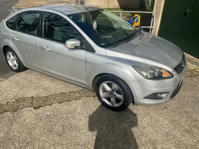 Second-hand Ford Focus Zetec 2010 Argintiu Hatchback