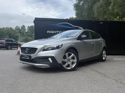 Used Volvo V40 120 HP (88 kW) 2015 Silver Hatchback