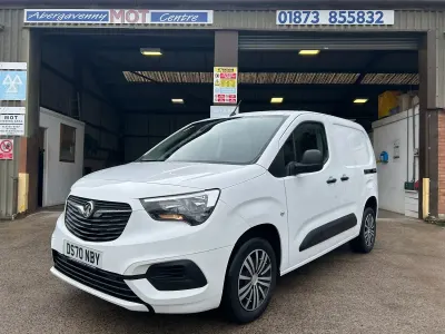 Used Vauxhall Combo Sportive 100 HP (73 kW) 2020 White MPV