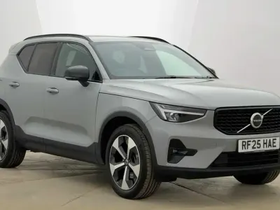 Usado Volvo XC40 Plus 2025 Cinzento SUV