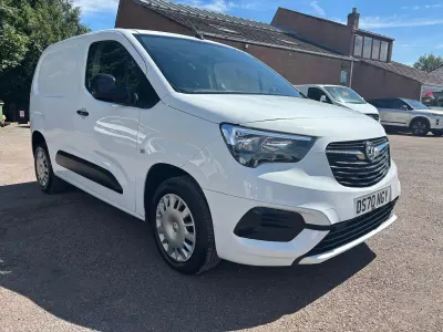 Used Vauxhall Combo Sportive 100 HP (73 kW) 2020 White MPV