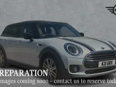 Usado Mini Cooper Clubman Exclusive 134 CV (98 kW) 2021 Plateado Familiar