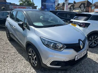 Used Renault Captur Iconic 90 HP (66 kW) 2018 Silver SUV
