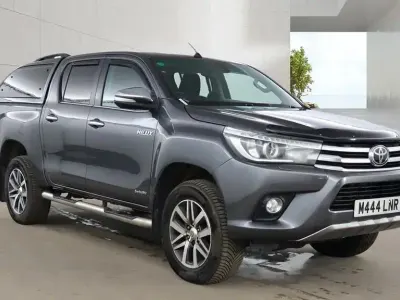 Käytetty Toyota HiLux 150 HP (110 kW) 2017 Harmaa Nouto