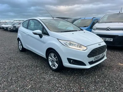 Used Ford Fiesta Zetec 98 HP (72 kW) 2015 White Hatchback