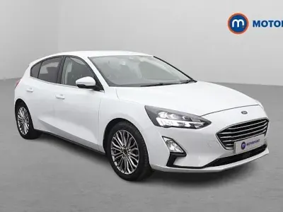 Begagnad Ford Focus Titanium X 125 HK (91 kW) 2021 Vit Halvkombi