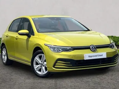 Used VW Golf VIII Life 147 HP (108 kW) 2020 Yellow Hatchback