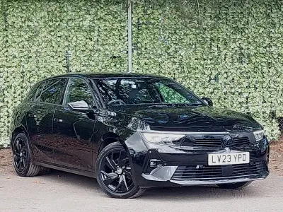 Gebraucht Vauxhall Astra 130 PS (95 kW) 2023 Schwarz Kleinwagen