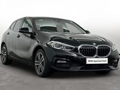 Begagnad BMW 118 Sport Line 134 HK (98 kW) 2024 Svart Halvkombi