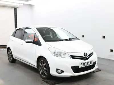 Used Toyota Yaris Trend 99 HP (72 kW) 2013 White Hatchback