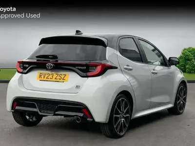 Used Toyota Yaris Hybrid Sport 116 HP (85 kW) 2023 Ash grey bitone Hatchback