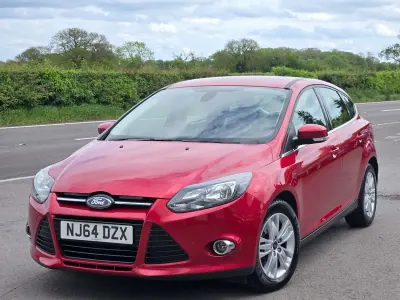 Usado Ford Focus Titanium 115 CV (84 kW) 2014 Rojo Utilitario