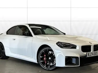 Begagnad BMW M2 Shadowline 460 HK (338 kW) 2024 Vit Sportkupé