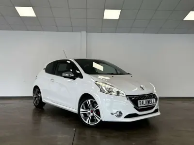 Used Peugeot 208 GTi 197 HP (144 kW) 2014 White Hatchback