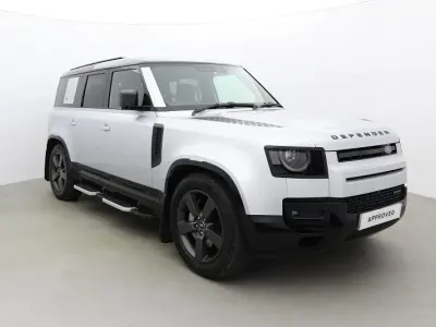 Usado Land Rover Defender HSE Dynamic 245 HP (180 kW) 2023 Prateado SUV