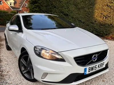 Used Volvo V40 R-Design 122 HP (89 kW) 2015 White Hatchback